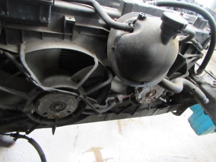 Gebruikte Fan Radiateur Toyota Corolla (E12) 2.0 D-4D 16V 110 Prijs € 30,00 Margeregeling aangeboden door Boekholt autodemontage B.V