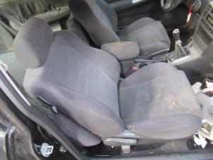 Gebruikte Veiligheidsgordel Insteek rechts-voor Toyota Corolla (E12) 2.0 D-4D 16V 110 Prijs € 20,00 Margeregeling aangeboden door Boekholt autodemontage B.V