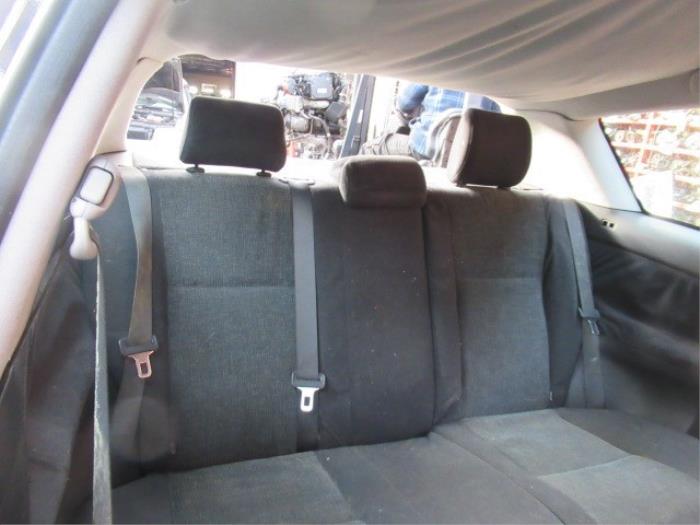Veiligheidsgordel Insteek links-achter van een Toyota Corolla (E12) 2.0 D-4D 16V 110 2003