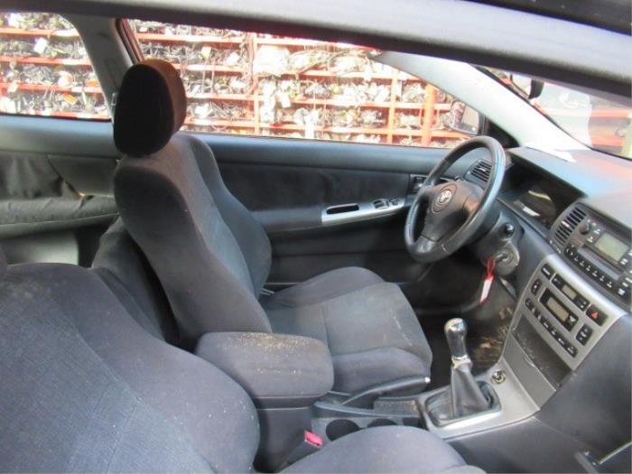 Schakelmechaniek van een Toyota Corolla (E12) 2.0 D-4D 16V 110 2003
