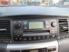 Radio CD Speler van een Toyota Corolla (E12), 2002 / 2007 2.0 D-4D 16V 110, Hatchback, Diesel, 1.995cc, 81kW (110pk), FWD, 1CDFTV, 2002-01 / 2006-12, CDE120 2003