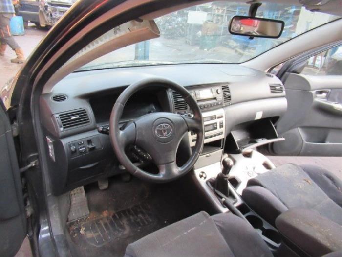 Klokveer Airbag van een Toyota Corolla (E12) 2.0 D-4D 16V 110 2003
