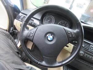 Gebruikte Stuurwiel BMW 3 serie (E90) 320i 16V Prijs € 50,00 Margeregeling aangeboden door Boekholt autodemontage B.V