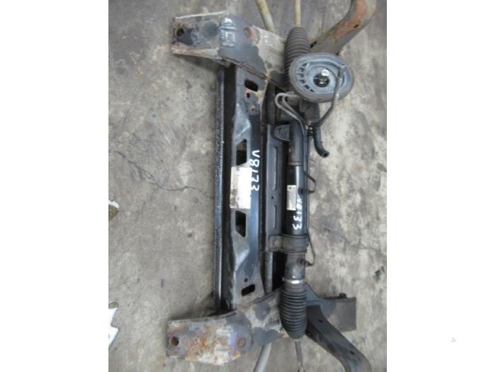 Subframe van een Chrysler PT Cruiser 2.2 CRD 16V 2005