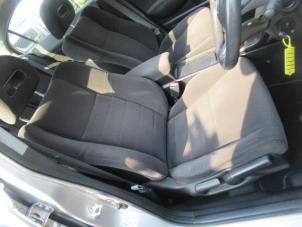 Gebruikte Voorstoel rechts Honda Civic (FA/FD) 1.8i VTEC 16V Prijs € 75,00 Margeregeling aangeboden door Boekholt autodemontage B.V