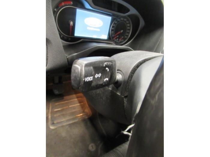 Radiobediening Stuur van een Ford Mondeo IV 2.0 TDCi 140 16V 2010