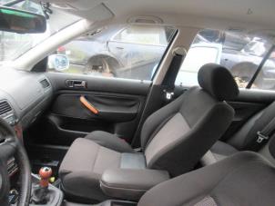 Gebruikte Voorstoel rechts Volkswagen Bora (1J2) 2.0 Prijs € 100,00 Margeregeling aangeboden door Boekholt autodemontage B.V