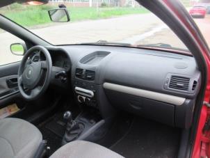Gebruikte Dashboard Renault Clio II (BB/CB) 1.2 Prijs € 100,00 Margeregeling aangeboden door Boekholt autodemontage B.V