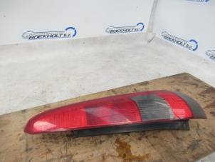 Gebruikte Achterlicht rechts Ford Fiesta 5 (JD/JH) 1.3 Prijs € 35,00 Margeregeling aangeboden door Boekholt autodemontage B.V