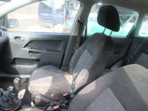 Gebruikte Voorstoel rechts Ford Fiesta 5 (JD/JH) 1.3 Prijs € 50,00 Margeregeling aangeboden door Boekholt autodemontage B.V