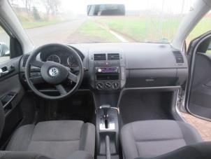 Gebruikte Radio Volkswagen Polo IV (9N1/2/3) 1.4 16V Prijs € 35,00 Margeregeling aangeboden door Boekholt autodemontage B.V