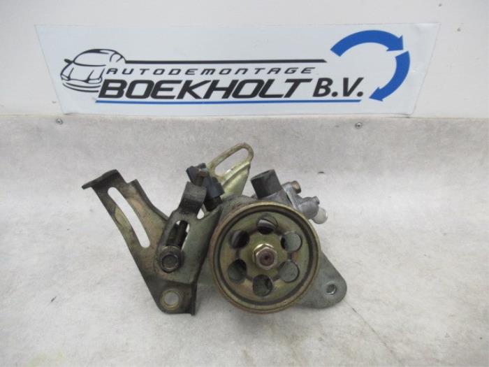 Gebruikte Servopomp Daihatsu Gran Move 1.6 16V Prijs € 25,00 Margeregeling aangeboden door Boekholt autodemontage B.V