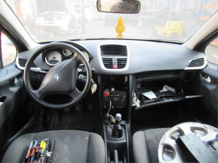 Airbag rechts (Dashboard) van een Peugeot 207/207+ (WA/WC/WM) 1.4 HDi 2009