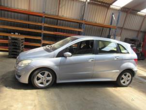 Gebruikte Motorrubber Mercedes B (W245) 1.7 B-170 16V Prijs € 35,00 Margeregeling aangeboden door Boekholt autodemontage B.V