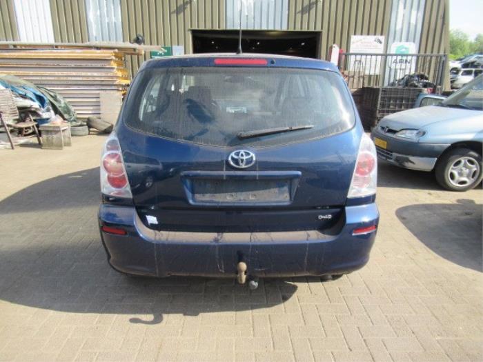 Gebruikte Uitlaat Middendemper Toyota Corolla Verso (R10/11) 2.2 D-4D 16V Prijs € 50,00 Margeregeling aangeboden door Boekholt autodemontage B.V