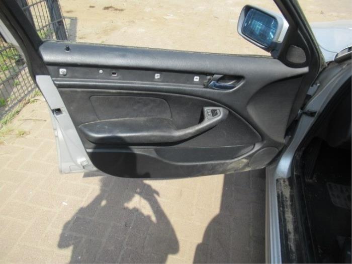 Airbag portier 4Deurs links-voor van een BMW 3 serie Touring (E46/3) 318i 16V 2002