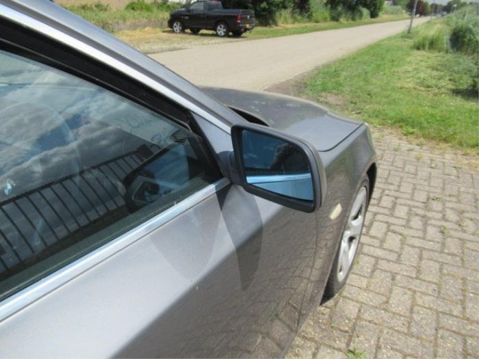 Spiegel Buiten rechts van een BMW 5 serie (E60) 520d 16V Edition Fleet 2009