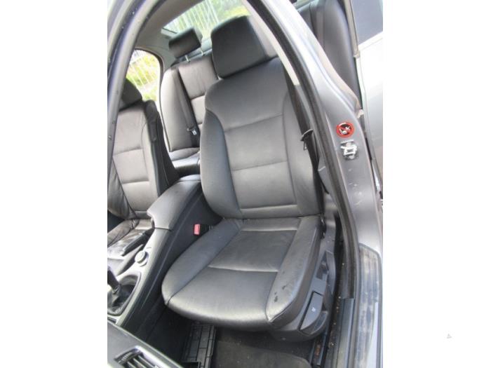Veiligheidsgordel Insteek links-voor van een BMW 5 serie (E60) 520d 16V Edition Fleet 2009