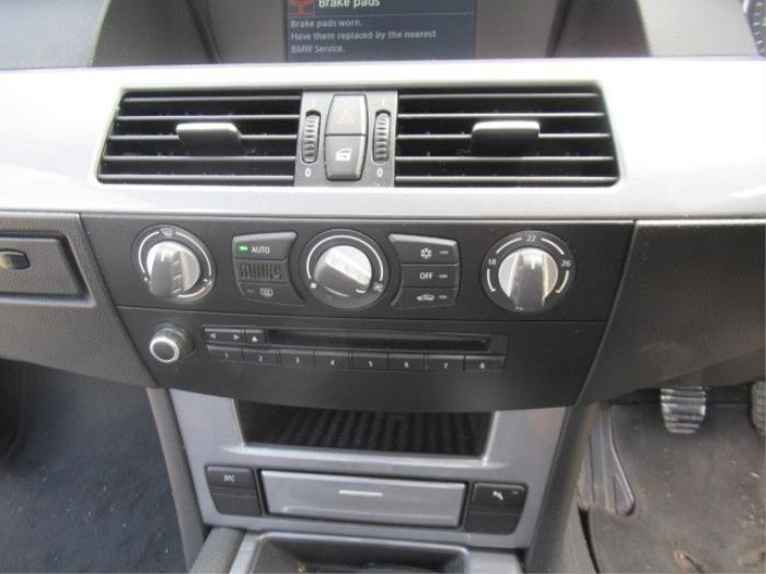 Kachel Bedieningspaneel van een BMW 5 serie (E60) 520d 16V Edition Fleet 2009