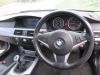Radiobediening Stuur van een BMW 5 serie (E60), 2003 / 2010 520d 16V Edition Fleet, Sedan, 4Dr, Diesel, 1.995cc, 110kW (150pk), RWD, M47D20; 204D4, 2005-09 / 2007-02, NC31; NX11; NX12 2009