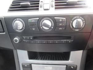 Gebruikte Radiobedienings paneel BMW 5 serie (E60) 520d 16V Edition Fleet Prijs € 130,00 Margeregeling aangeboden door Boekholt autodemontage B.V