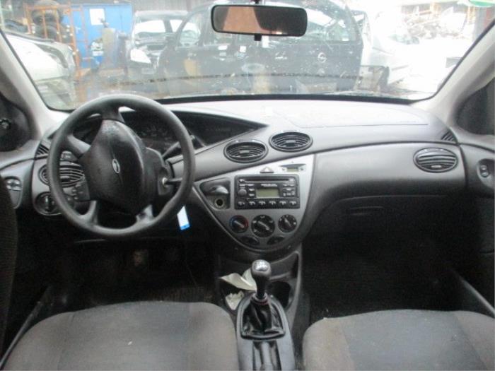 Airbag rechts (Dashboard) van een Ford Focus 1 Wagon 1.4 16V 2002