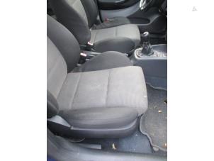Gebruikte Stoel rechts Seat Leon (1M1) 1.6 16V Prijs € 75,00 Margeregeling aangeboden door Boekholt autodemontage B.V