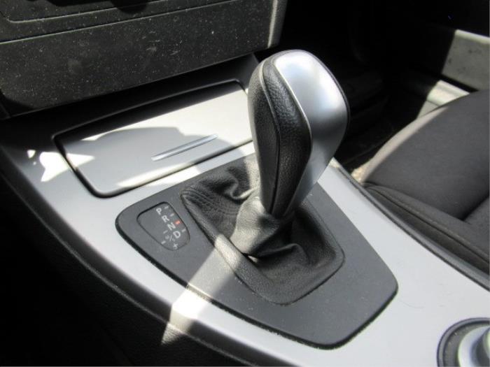 Gebruikte Selectiehendel automaat BMW 3 serie Touring (E91) 318i 16V Prijs € 150,00 Margeregeling aangeboden door Boekholt autodemontage B.V