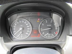 Gebruikte Instrumentenpaneel BMW 3 serie Touring (E91) 318i 16V Prijs € 125,00 Margeregeling aangeboden door Boekholt autodemontage B.V