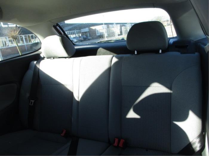 Hoofdsteun van een Seat Ibiza III (6L1) 1.4 16V 75 2003