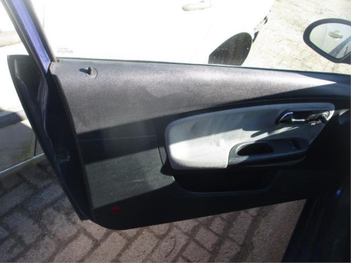 Portierbekleding 2Deurs links van een Seat Ibiza III (6L1) 1.4 16V 75 2003