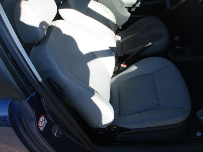 Stoel rechts van een Seat Ibiza III (6L1) 1.4 16V 75 2003
