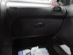 Gebruikte Dashboardkastje Peugeot 206 (2A/C/H/J/S) 1.4 XR,XS,XT,Gentry Prijs € 35,00 Margeregeling aangeboden door Boekholt autodemontage B.V