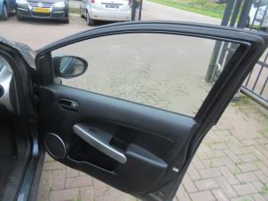 Gebruikte Portierbekleding 4Deurs rechts-voor Mazda 2 (DE) 1.4 CDVi 16V Prijs € 75,00 Margeregeling aangeboden door Boekholt autodemontage B.V