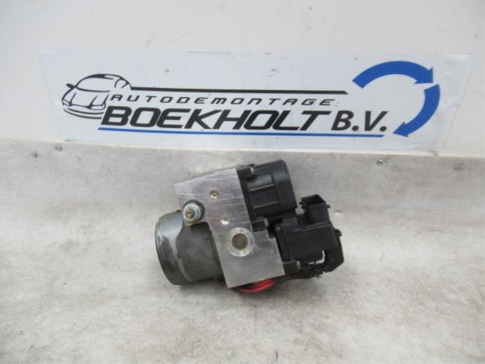 Gebruikte ABS Pomp Volkswagen Passat Variant (3B5) 1.6 Prijs € 60,00 Margeregeling aangeboden door Boekholt autodemontage B.V