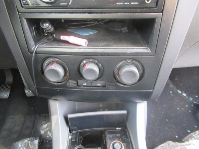 Chaufage Bedieningspaneel van een Seat Ibiza III (6L1) 1.4 16V 85 2007