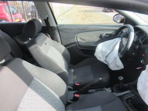 Gebruikte Voorstoel links Seat Ibiza III (6L1) 1.4 16V 85 Prijs € 80,00 Margeregeling aangeboden door Boekholt autodemontage B.V