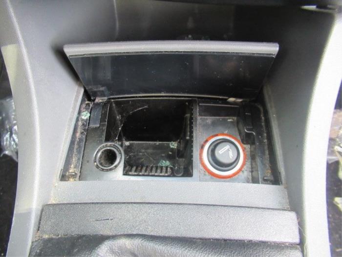 12 Volt aansluiting van een Seat Ibiza III (6L1) 1.4 16V 85 2007