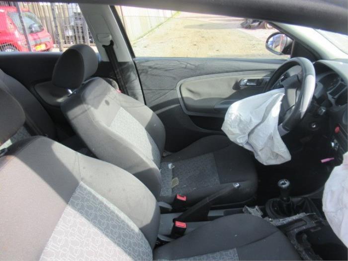 Hoofdsteun van een Seat Ibiza III (6L1) 1.4 16V 85 2007