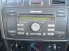 Radio CD Speler van een Ford Fiesta 5 (JD/JH), 2001 / 2009 1.4 16V, Hatchback, Benzine, 1.388cc, 59kW (80pk), FWD, FXJA; EURO4, 2001-11 / 2008-10, JD3 2006