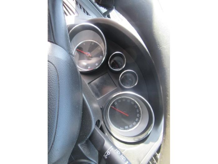 Cockpit van een Opel Insignia Sports Tourer 2.0 CDTI 16V 160 Ecotec 2013