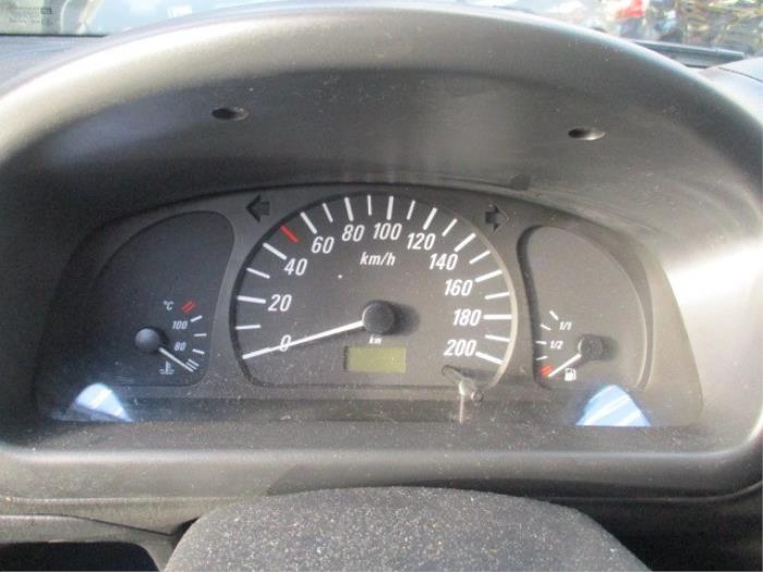 Cockpit van een Opel Agila (A) 1.2 16V 2004