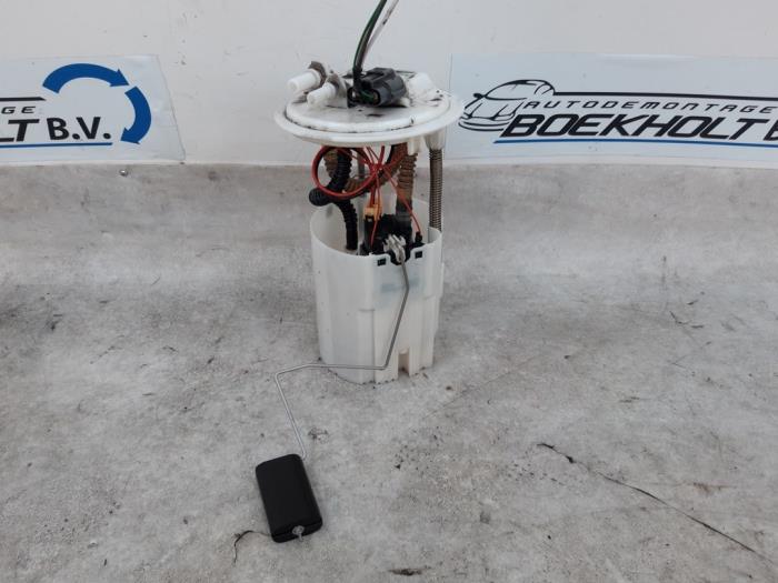 Gebruikte Tank element Pomp Opel Vivaro B 1.6 CDTI 90 Prijs € 75,00 Margeregeling aangeboden door Boekholt autodemontage B.V