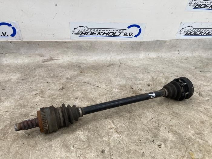 Gebruikte Aandrijfas rechts-achter BMW 1 serie (E87/87N) 118i 16V Prijs € 50,00 Margeregeling aangeboden door Boekholt autodemontage B.V