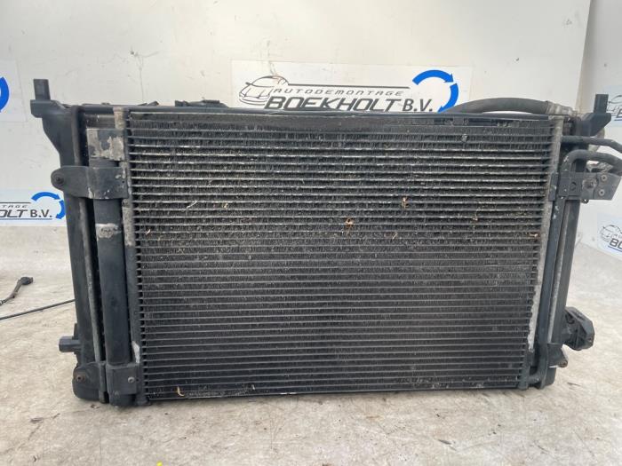 Gebruikte Radiateur Volkswagen Golf V (1K1) 1.6 Prijs € 50,00 Margeregeling aangeboden door Boekholt autodemontage B.V