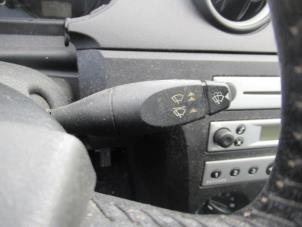 Gebruikte Schakelaar Stuurkolom (licht) Ford Fiesta 5 (JD/JH) 1.4 TDCi Prijs € 45,00 Margeregeling aangeboden door Boekholt autodemontage B.V