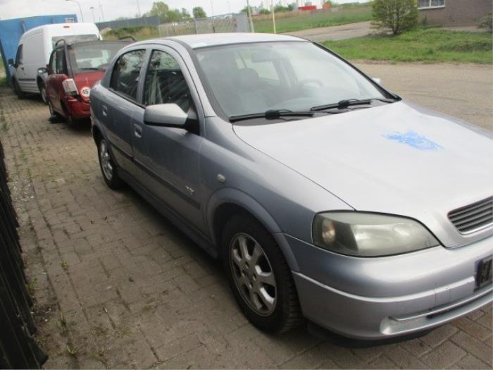 Benzinepomp van een Opel Astra G (F08/48) 1.6 2003