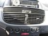 Luchtrooster Dashboard van een Fiat Punto II (188), 1999 / 2012 1.2 16V, Hatchback, Benzine, 1.242cc, 59kW (80pk), FWD, 188A5000, 1999-09 / 2006-04, 188AXB1A; 188BXB1A 2000