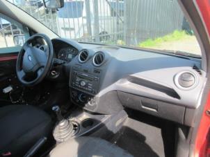 Gebruikte Dashboard Ford Fiesta 5 (JD/JH) 1.3 Prijs € 100,00 Margeregeling aangeboden door Boekholt autodemontage B.V