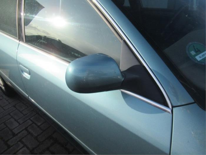 Buitenspiegel rechts van een Audi A6 Avant (C5) 2.5 TDI V6 24V 1999